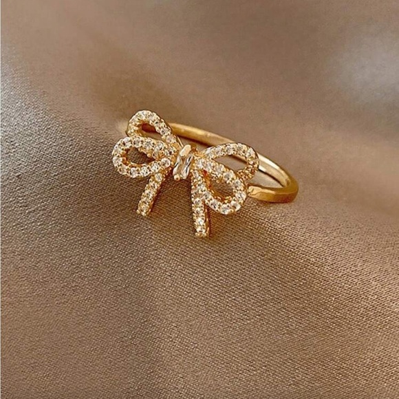 Gold bow ring - Picture 2 of 3